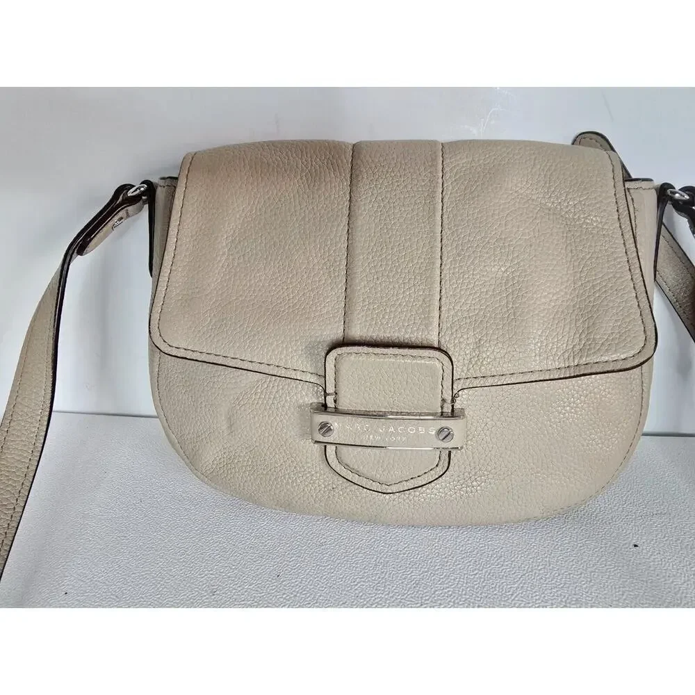 Marc Jacobs Traveler Messenger Leather Shoulder Bag Light Slate (Beige)